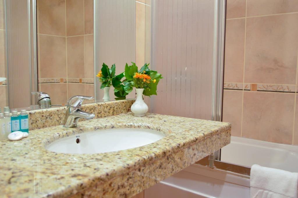 Hotel Oasis 알베나 외부 사진